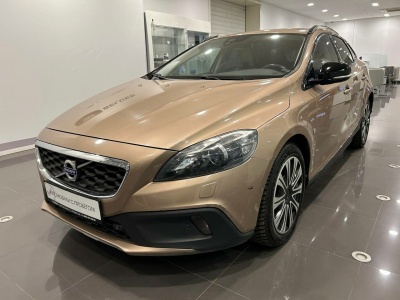 Volvo V40 II