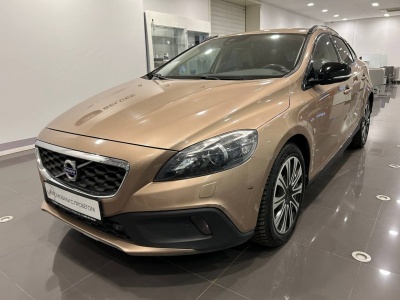 Volvo V40 II