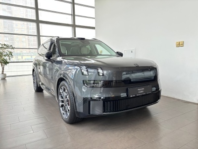 Lynk & Co 900 I