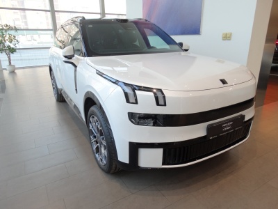 Lynk & Co 900 I